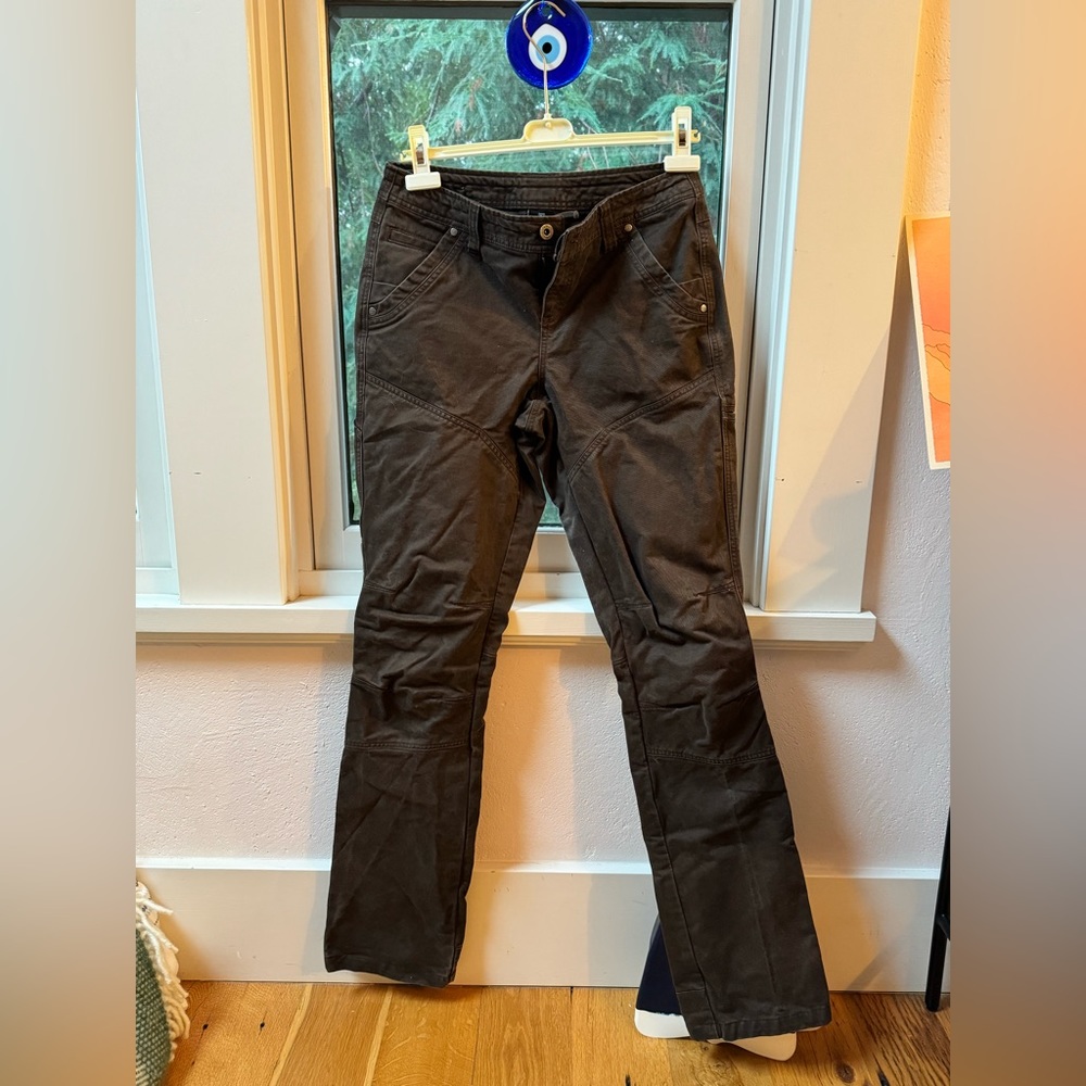 Kuhl brown cargo pants size 4 long!
